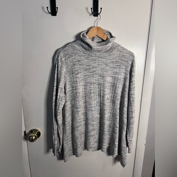 Simply Vera Vera Wang Sweaters - Simply Vera Vera Wang Turtle Neck Sweater Gray & White Women’s XXL and XL